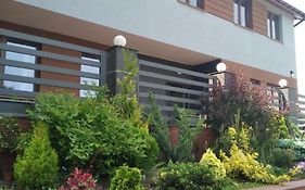 Hotelik rodzinny 365 pokoje z łazienkami
